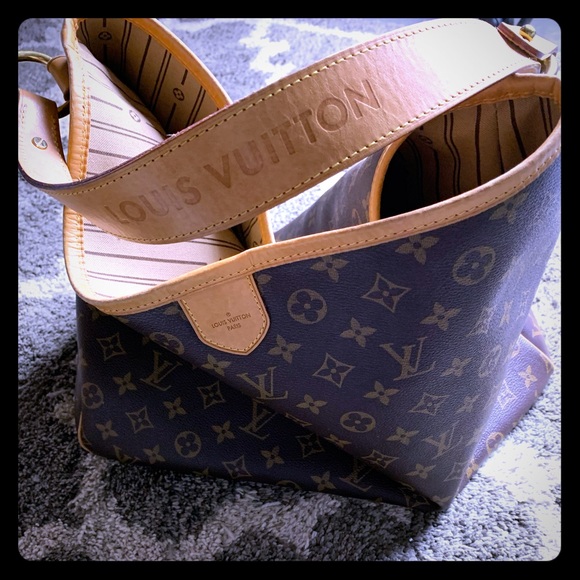 Handbags - Auth LV Delightful MM
